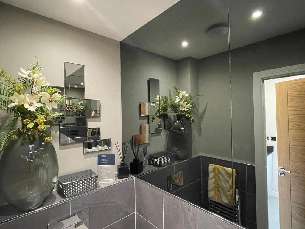Reflection Perfection: Cleaning, Mounting, and Styling Bathroom Mirrors